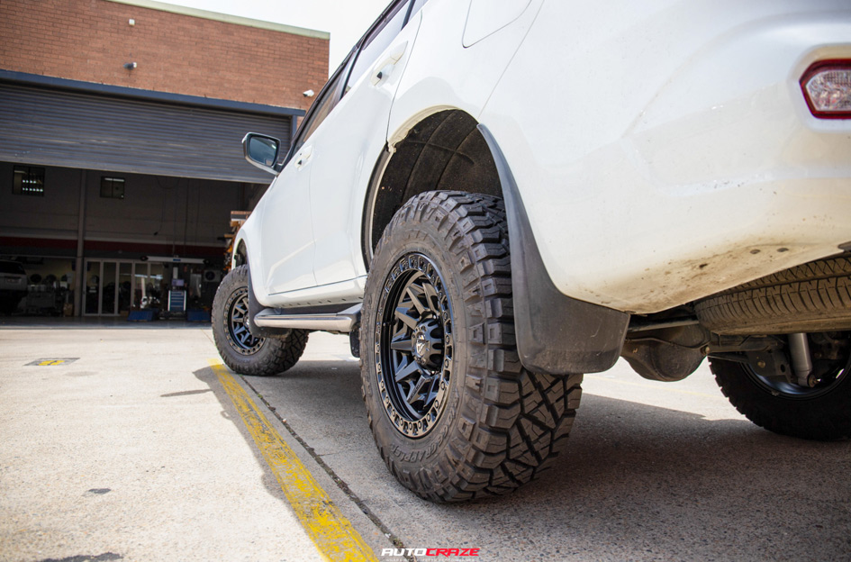 ISUZU MUX FUEL COVERT MATTE BLACK