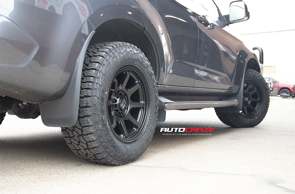 ISUZU MUX KING GRAPPLER SATIN BLACK