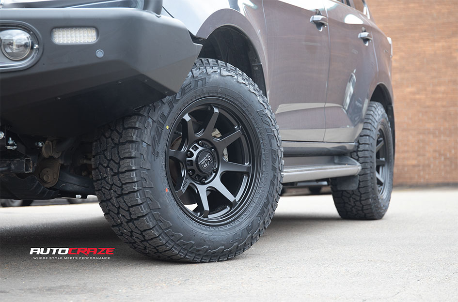 ISUZU MUX KING GRAPPLER SATIN BLACK