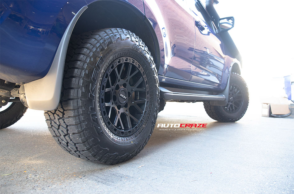 ISUZU MUX ROH CRAWLER MATT BLACK 