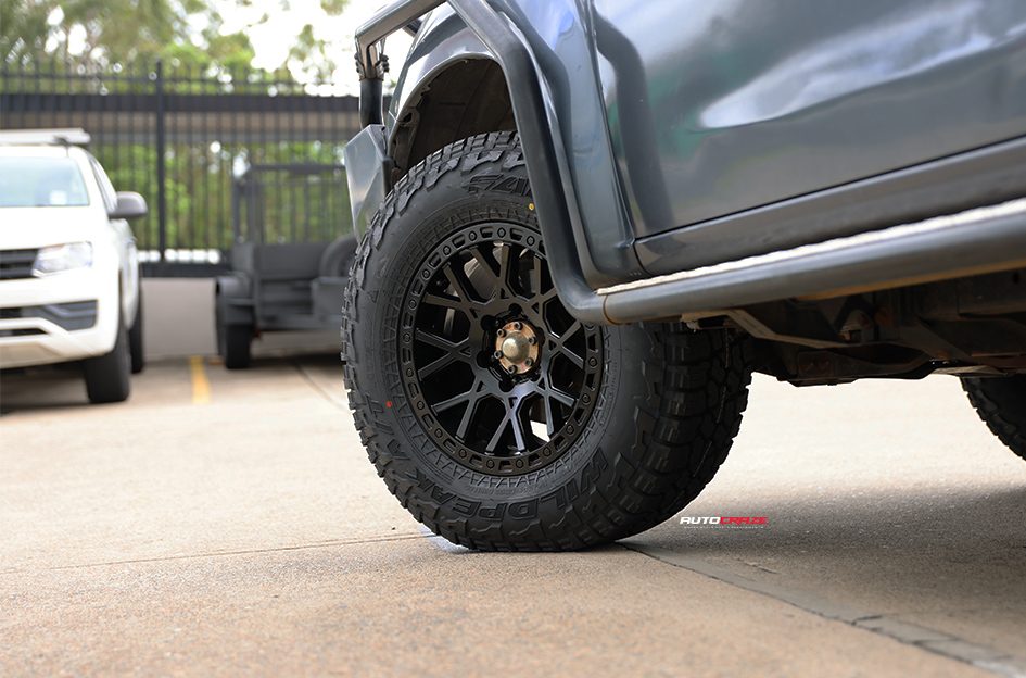 ISUZU MUH ROH CRAWLER MATT BLACK