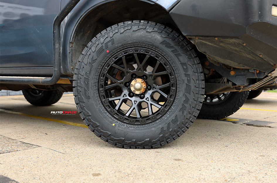 ISUZU MUH ROH CRAWLER MATT BLACK