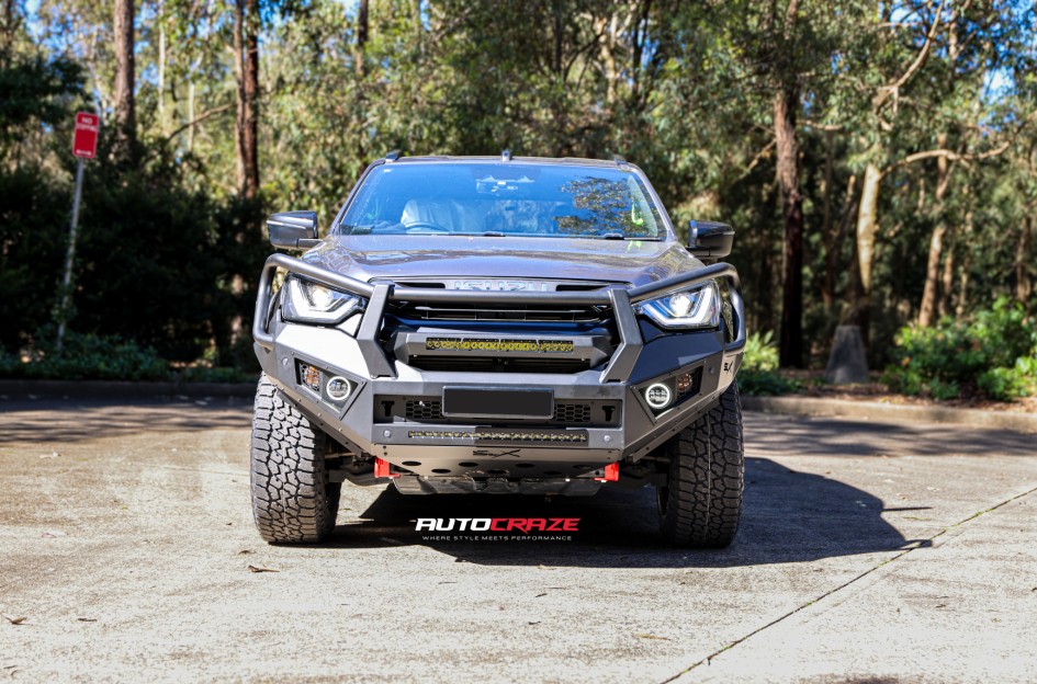 ISUZU DMAX NOMAD 133 GLOSS BLACK DARK TINT
