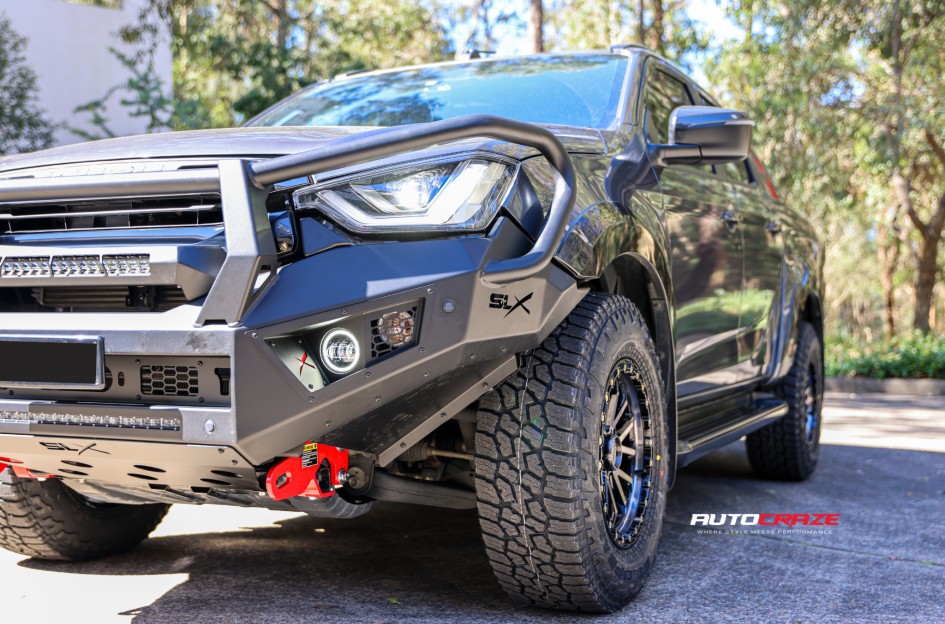 ISUZU DMAX NOMAD 133 GLOSS BLACK DARK TINT