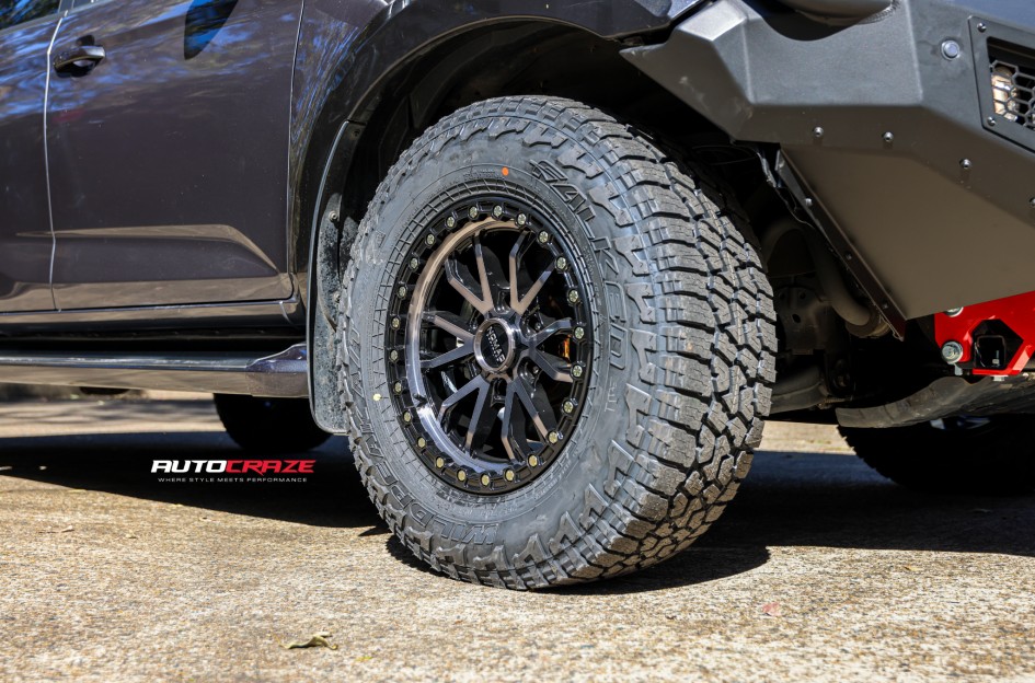 ISUZU DMAX NOMAD 133 GLOSS BLACK DARK TINT