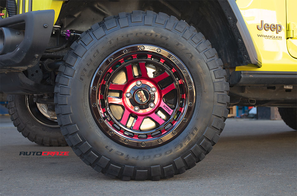 JEEP WRANGLER KMC RECON GLOSS BLACK MACHINED RED TINT