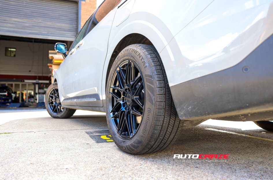 KIA CARNIVAL KING MONZA SATIN BLACK