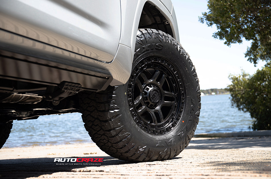TOYOTA LANDCRUISER 300 SERIES KING BARRETT SATIN BLACK 