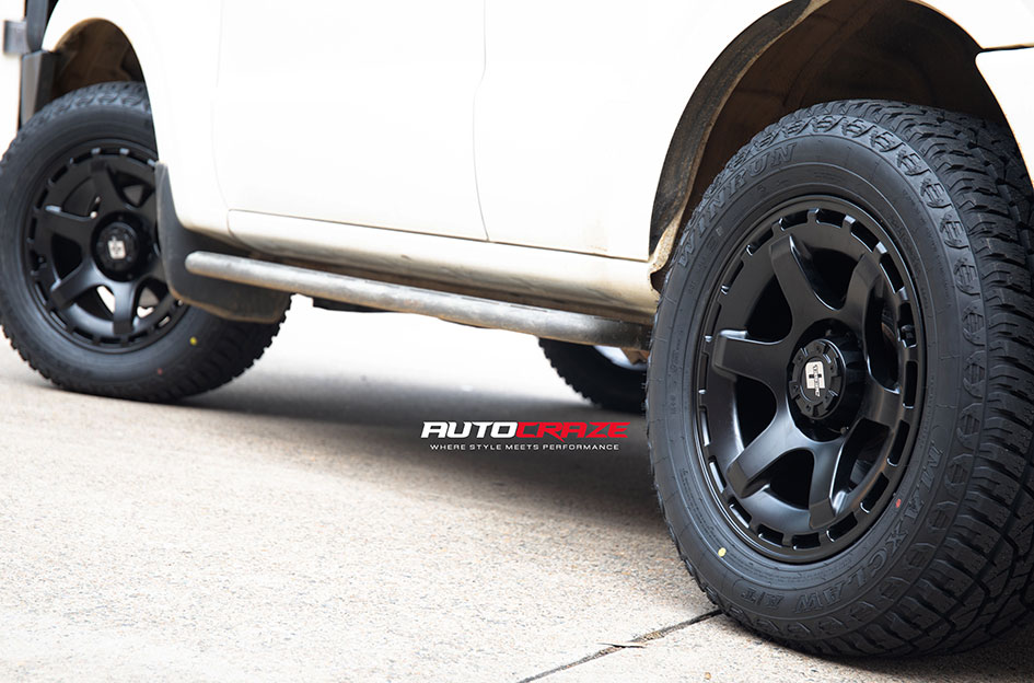 MITSUBISHI PAJERO DIESEL MICHIGAN MATT BLACK 