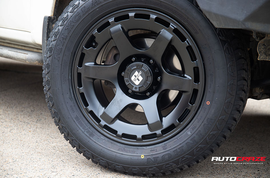 MITSUBISHI PAJERO DIESEL MICHIGAN MATT BLACK 