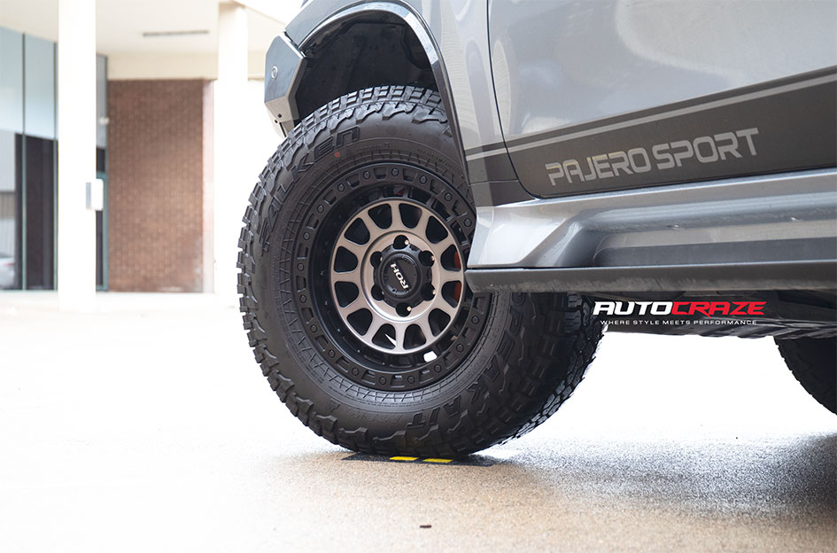 MITSUBISHI PAJERO SPORT ROH ASSAULT MATT BLACK WITH BLACK BOLTS AND GRAPHITE FACE