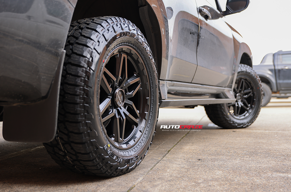 MITSUBISHI PAJERO SPORT NOMAD N232 SATIN BLACK
