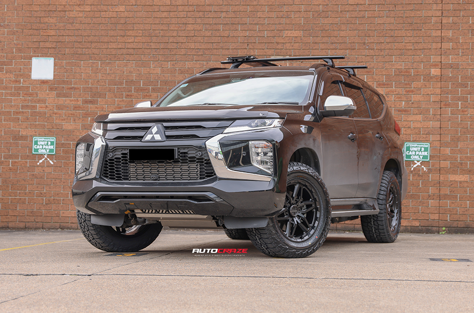 MITSUBISHI PAJERO SPORT NOMAD N232 SATIN BLACK