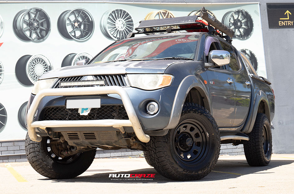 MITSUBISHI TRITON KING D-HOLE BLACK 