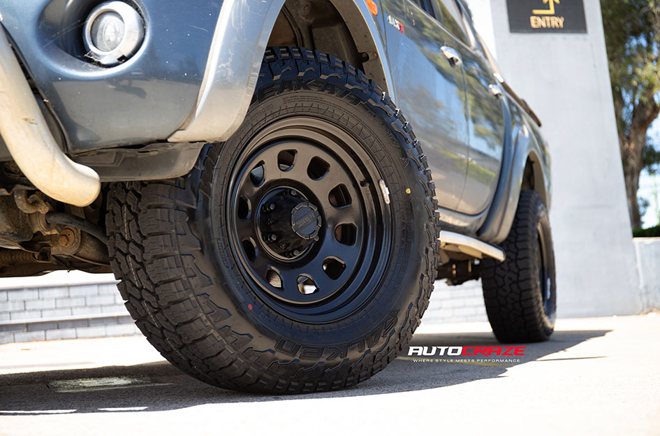 MITSUBISHI TRITON KING D-HOLE BLACK 