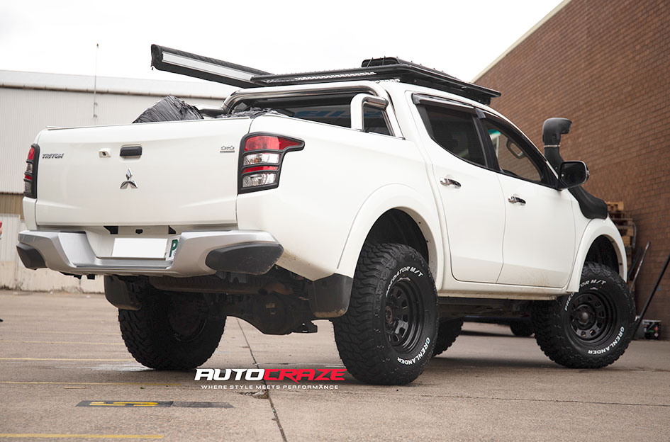 MITSUBISHI TRITON KING D-HOLE BLACK 