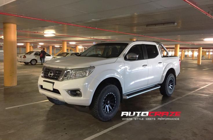 NISSAN NAVARA HEIST SATIN BLACK