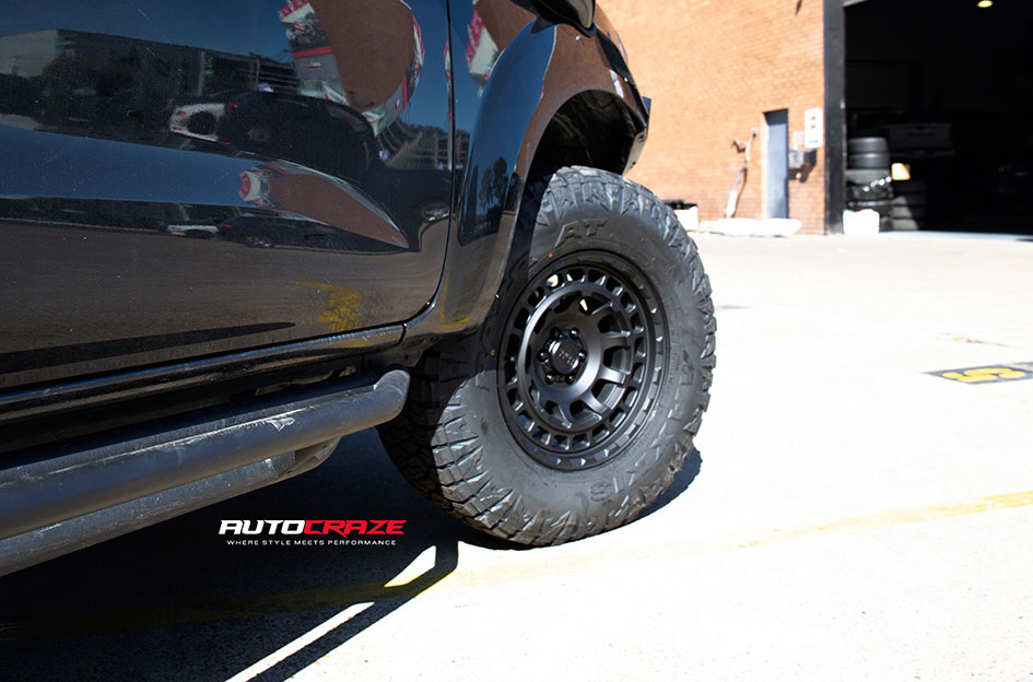 NISSAN NAVARA BLACK RHINO CHAMBER MATTE BLACK