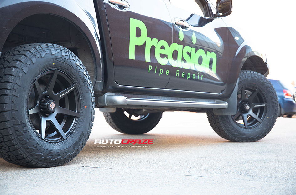 NISSAN NAVARA DIESEL AVALANCHE MATT BLACK