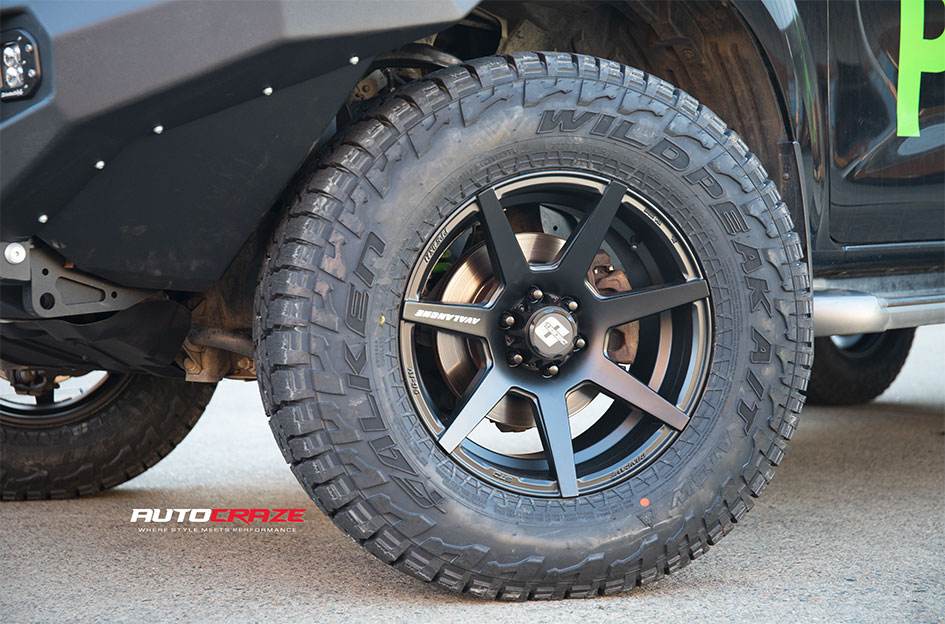 NISSAN NAVARA DIESEL AVALANCHE MATT BLACK
