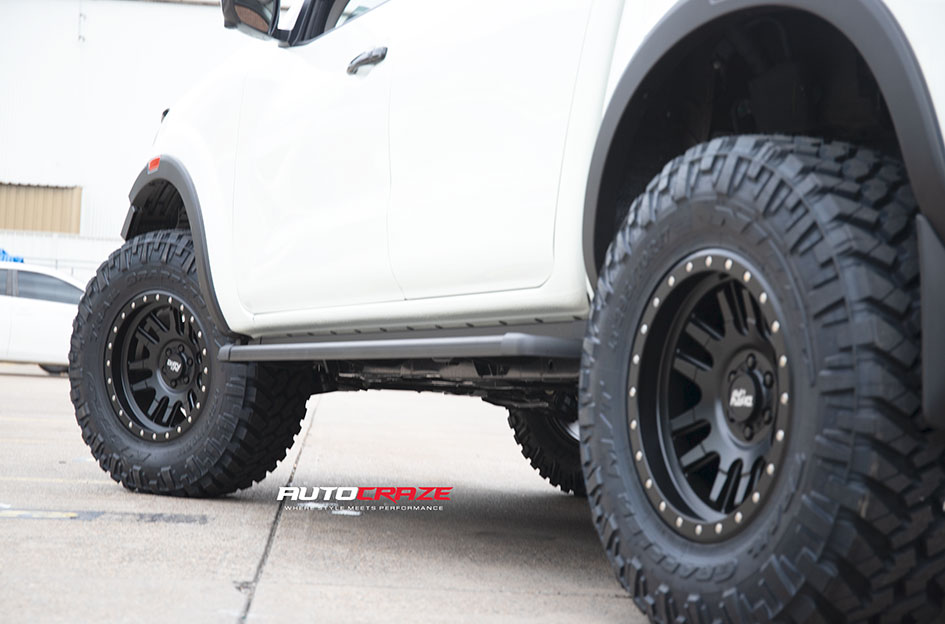 NISSAN NAVARA DIRTY LIFE CANYON PRO MATTE BLACK