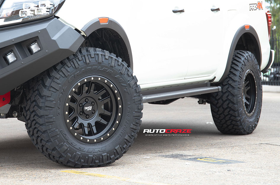 NISSAN NAVARA DIRTY LIFE CANYON PRO MATTE BLACK