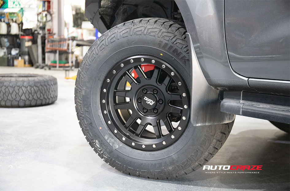 NISSAN NAVARA DIRTY LIFE CANYON PRO MATTE BLACK