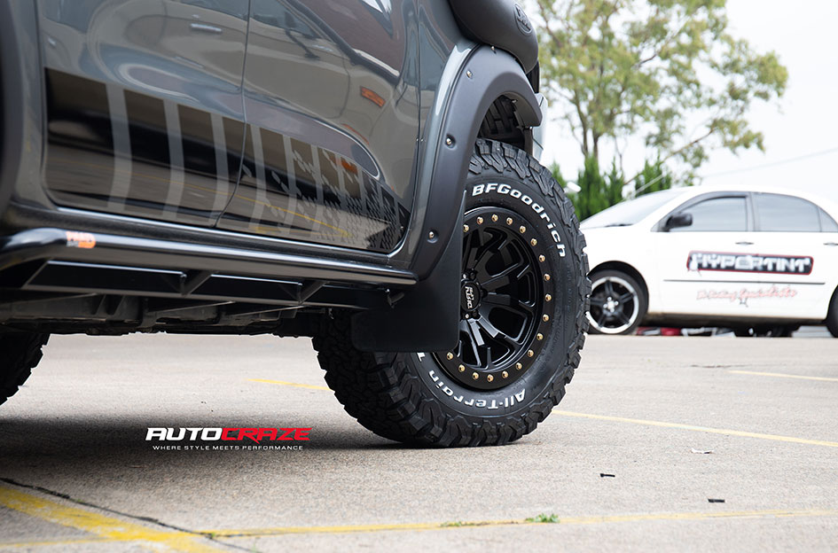 NISSAN NAVARA DIRTY LIFE DT1 MATTE BLACK