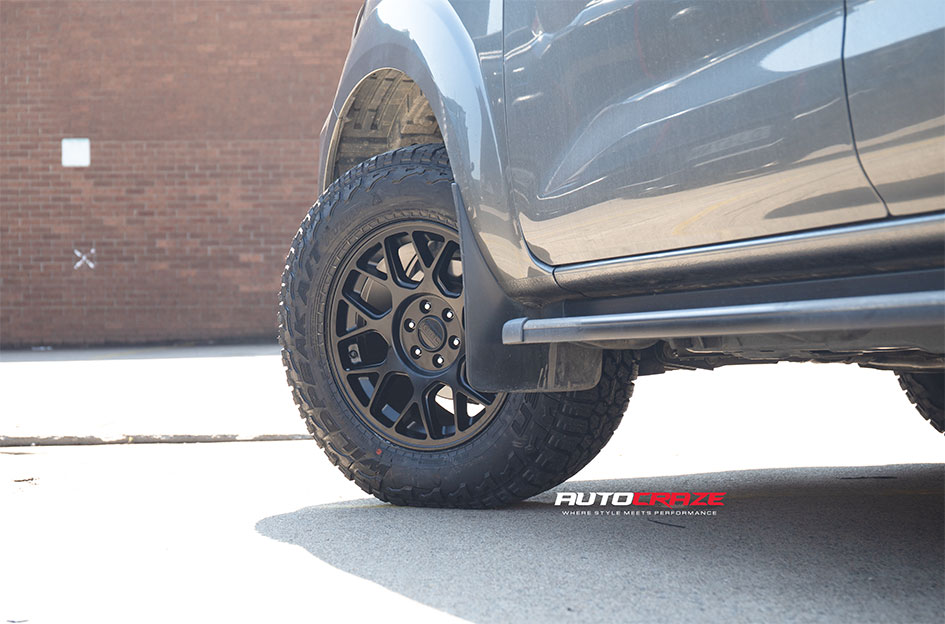 NISSAN NAVARA KMC HATCHET MATTE BLACK