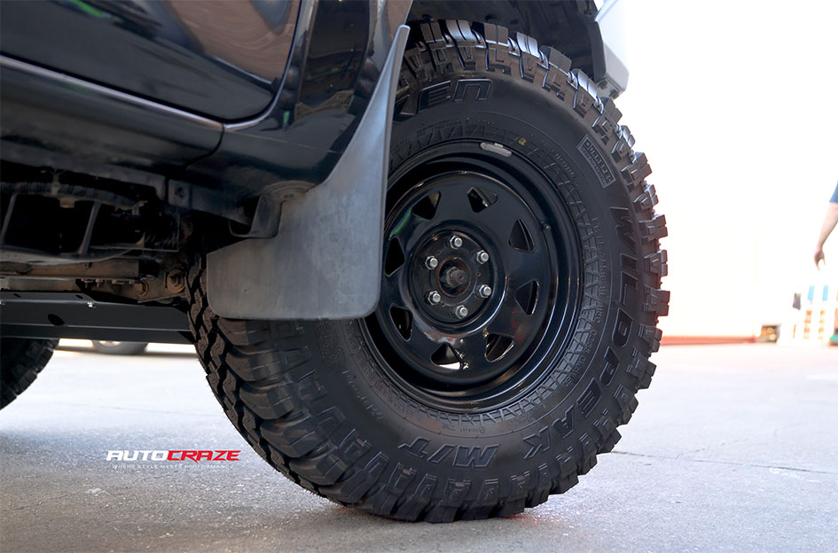 NISSAN NAVARA KING TERRA BLACK 