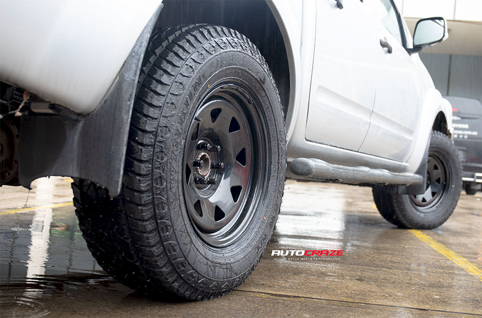 NISSAN NAVARA KING TERRA BLACK 