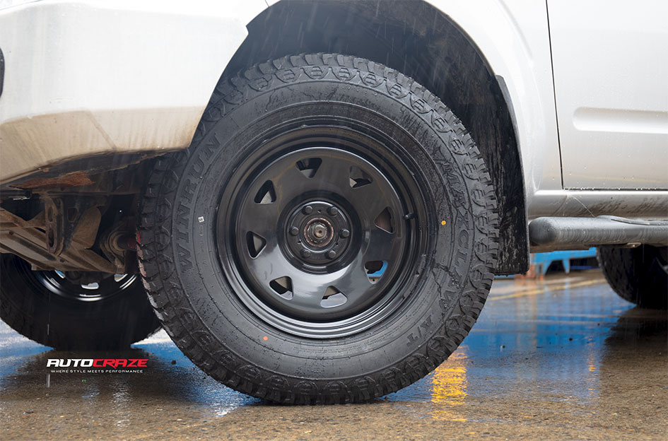 NISSAN NAVARA KING TERRA BLACK 