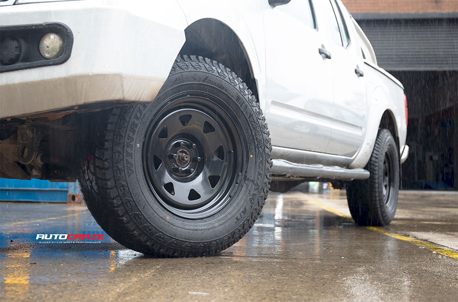 NISSAN NAVARA KING TERRA BLACK 