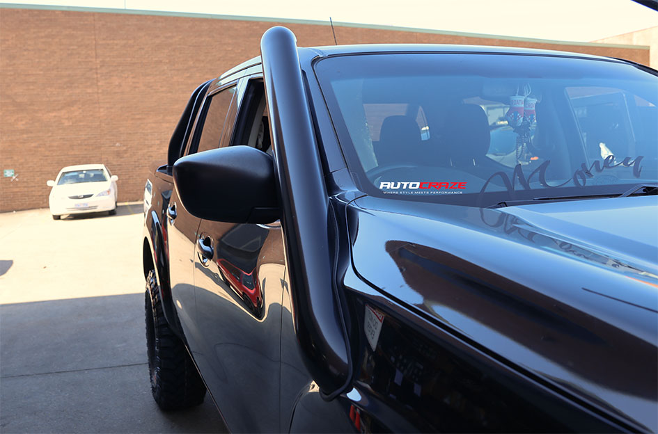 NISSAN NAVARA KING TERRA BLACK 