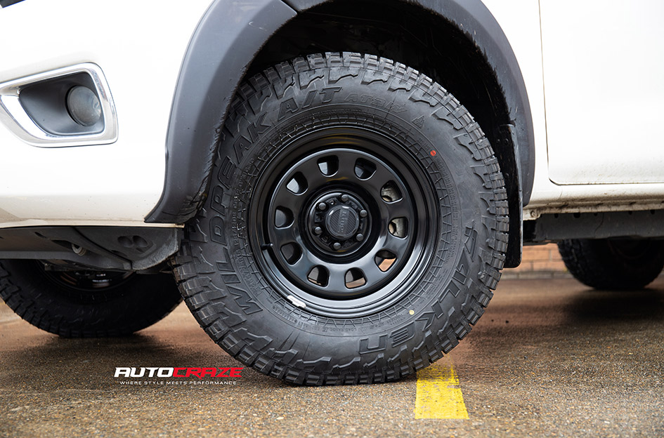 NISSAN NAVARA KING D-HOLE SATIN BLACK 