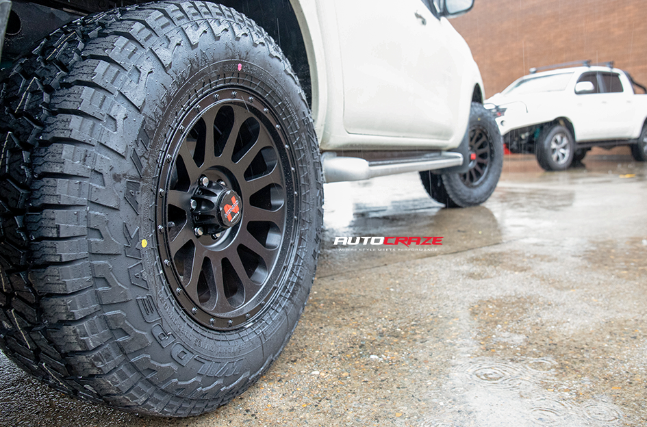 NISSAN NAVARA NOMAD VICTIM MATTE BLACK