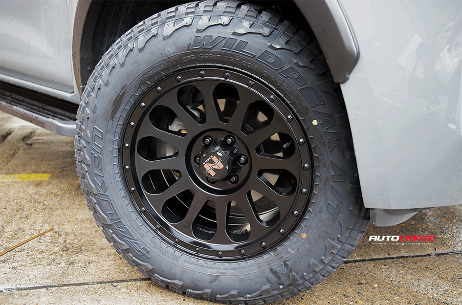 NISSAN NAVARA NOMAD VICTIM MATTE BLACK