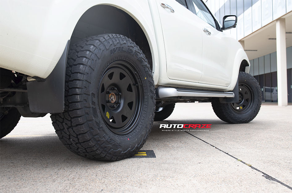 NISSAN NAVARA ROH BLAK TRAK BLACK