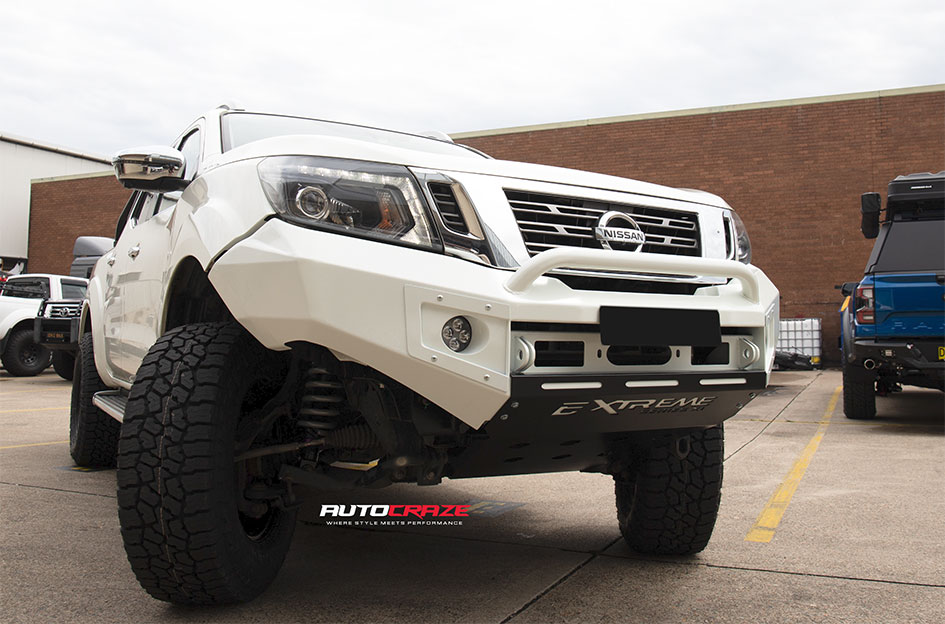 NISSAN NAVARA ROH BLAK TRAK BLACK