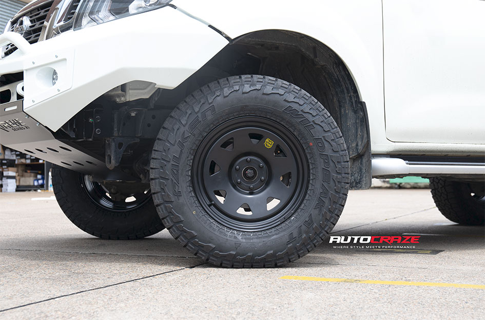 NISSAN NAVARA ROH BLAK TRAK BLACK
