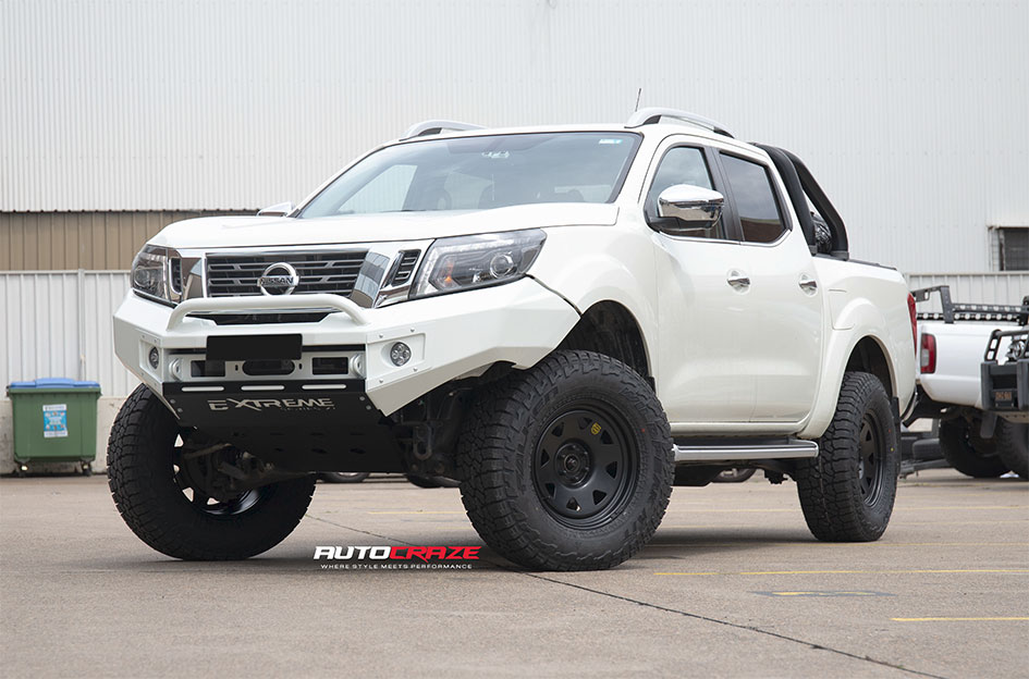 NISSAN NAVARA ROH BLAK TRAK BLACK