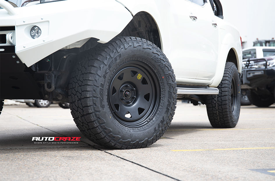 NISSAN NAVARA ROH BLAK TRAK BLACK