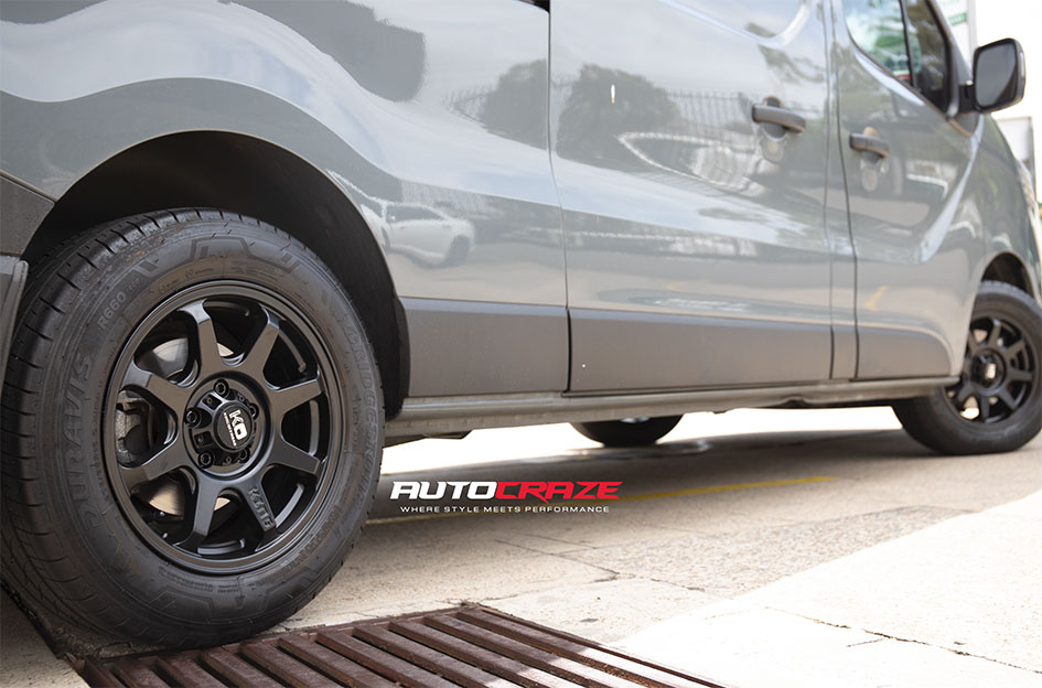 RENAULT TRAFIC KING GRAPPLER SATIN BLACK