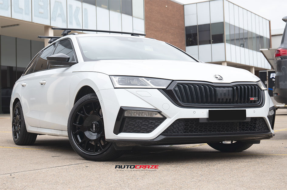 SKODA OCTAVIA ROTIFORM TUF-R GLOSS BLACK