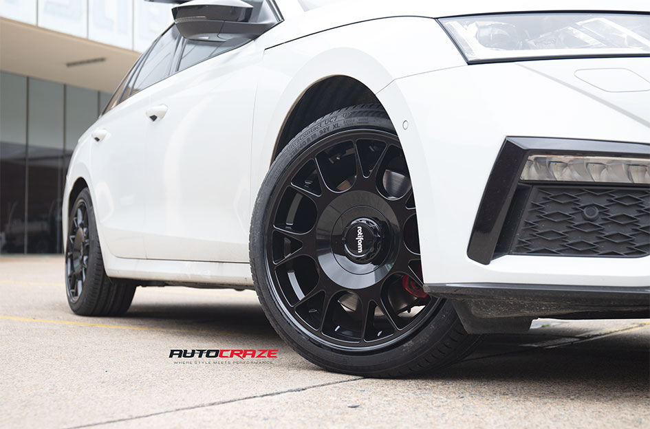 SKODA OCTAVIA ROTIFORM TUF-R GLOSS BLACK