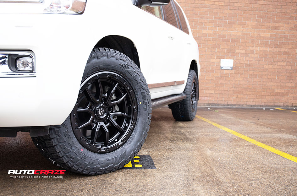 Toyota LandCruiser Sahara Fuel Rebel 5 Matte Black 