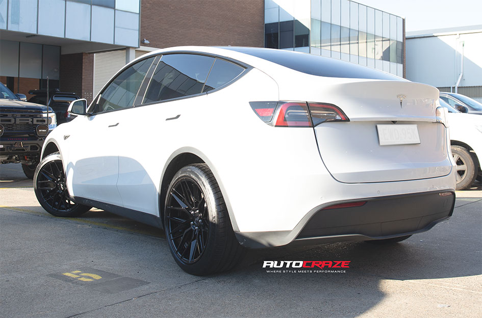 TESLA MODEL Y NICHE GAMMA GLOSS BLACK