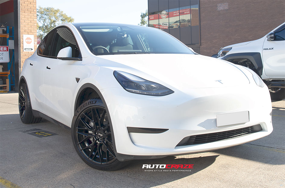 TESLA MODEL Y NICHE GAMMA GLOSS BLACK