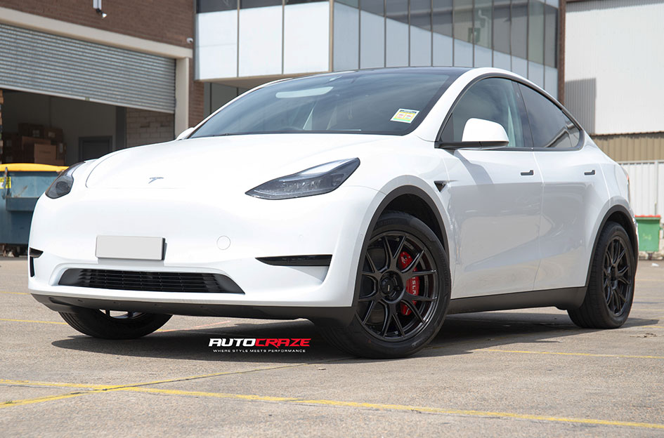 TESLA MODEL Y KONIG AMPLIFORM DARK METALLIC GRAPHITE