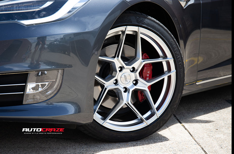 TESLA MODEL S SSW LEMANS HYPER SILVER